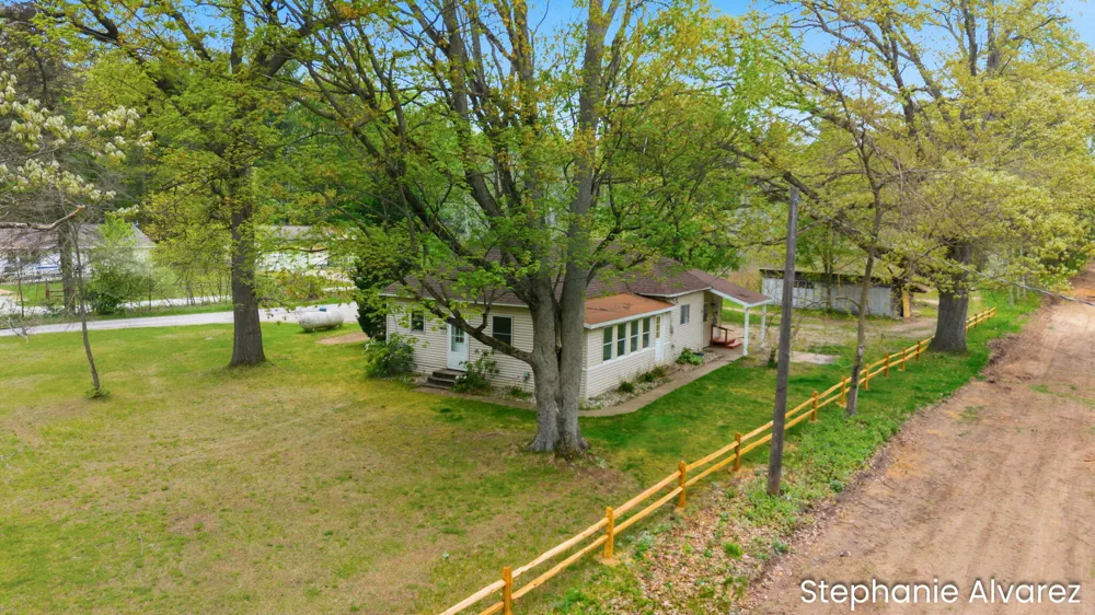 1560 E McMillan Road Dalton Township, MI 49445