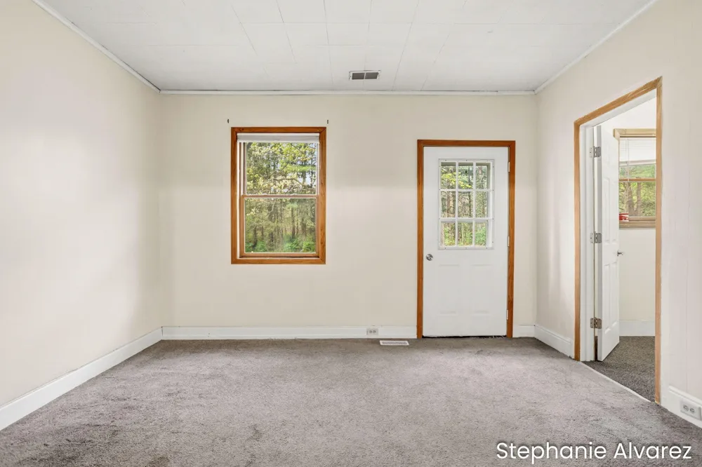 1560 E McMillan Road Dalton Township, MI 49445