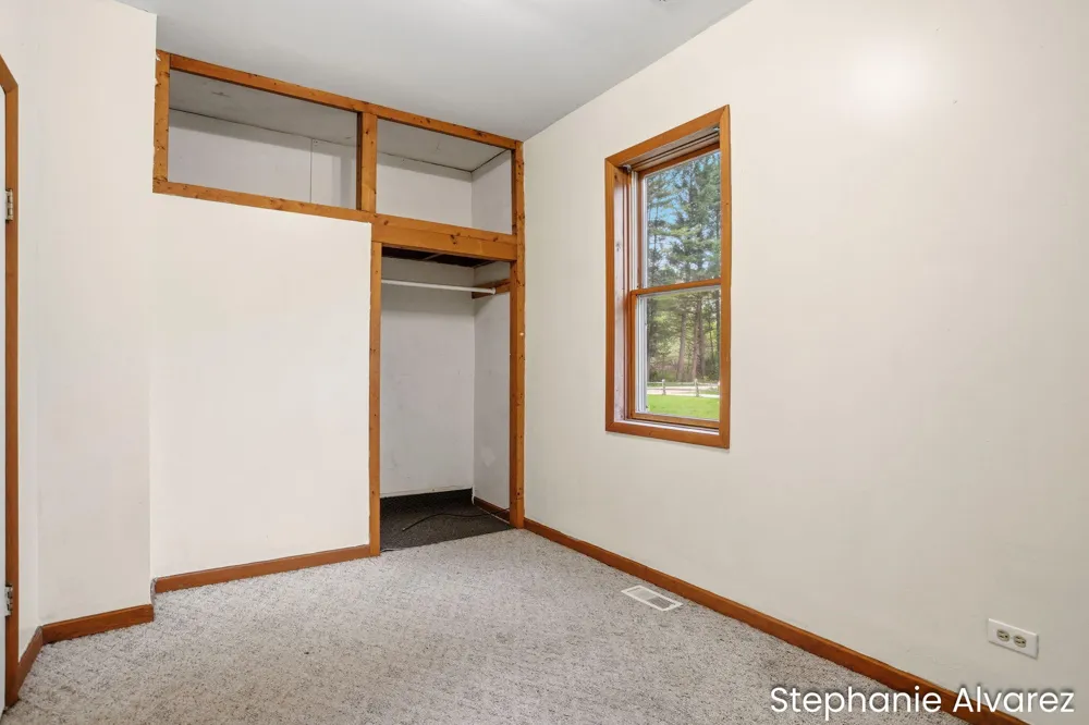 1560 E McMillan Road Dalton Township, MI 49445