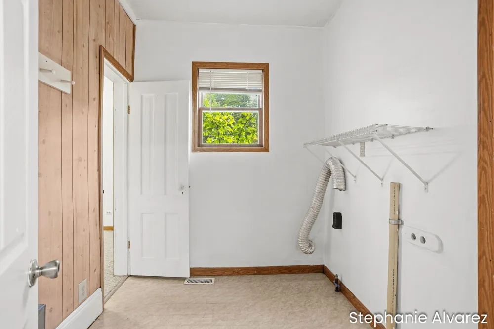 1560 E McMillan Road Dalton Township, MI 49445