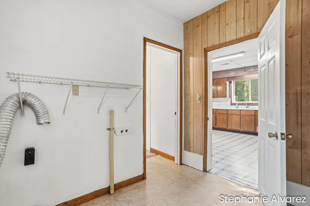 1560 E McMillan Road Dalton Township, MI 49445