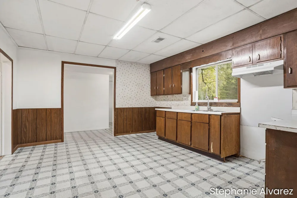 1560 E McMillan Road Dalton Township, MI 49445