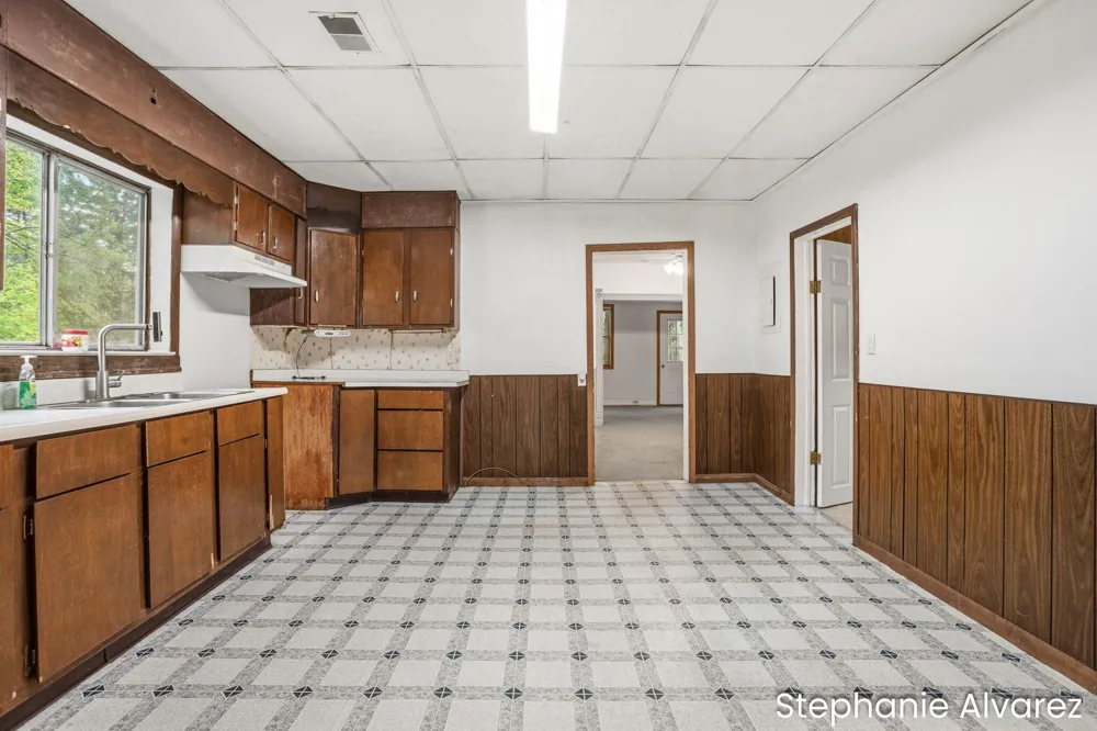 1560 E McMillan Road Dalton Township, MI 49445