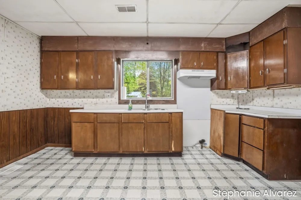 1560 E McMillan Road Dalton Township, MI 49445