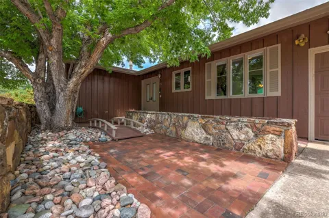 223 Crystal Hills Boulevard