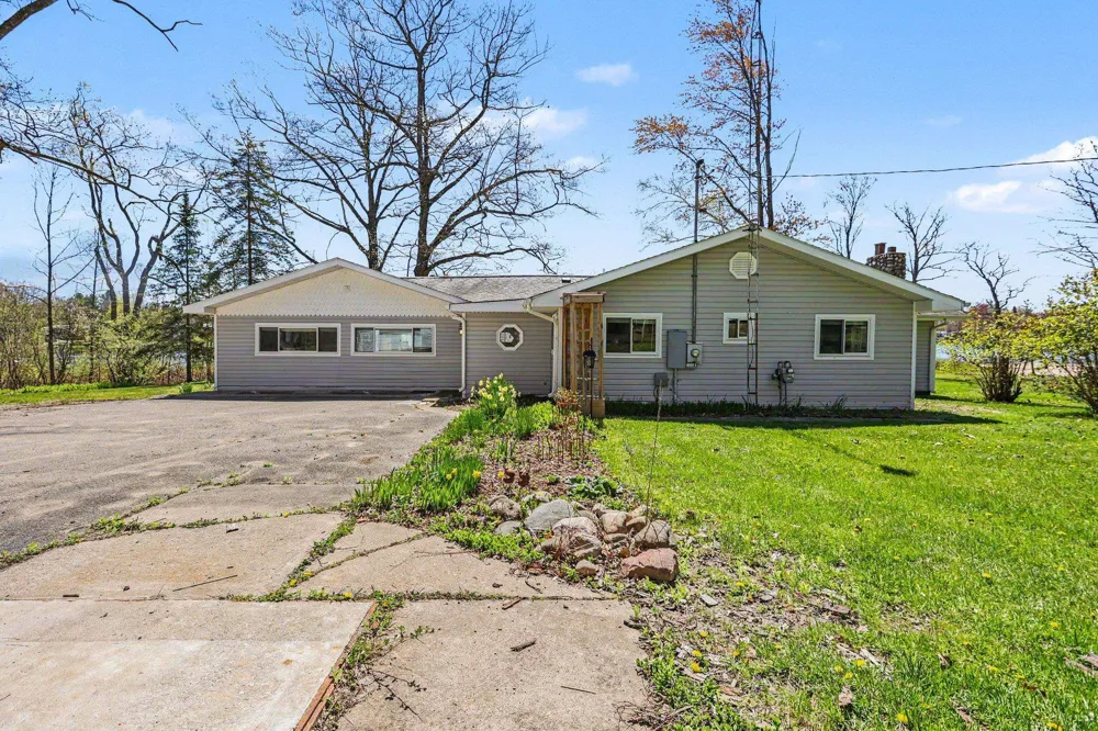 8101 Long Lake Road Plainfield Township, MI 48739