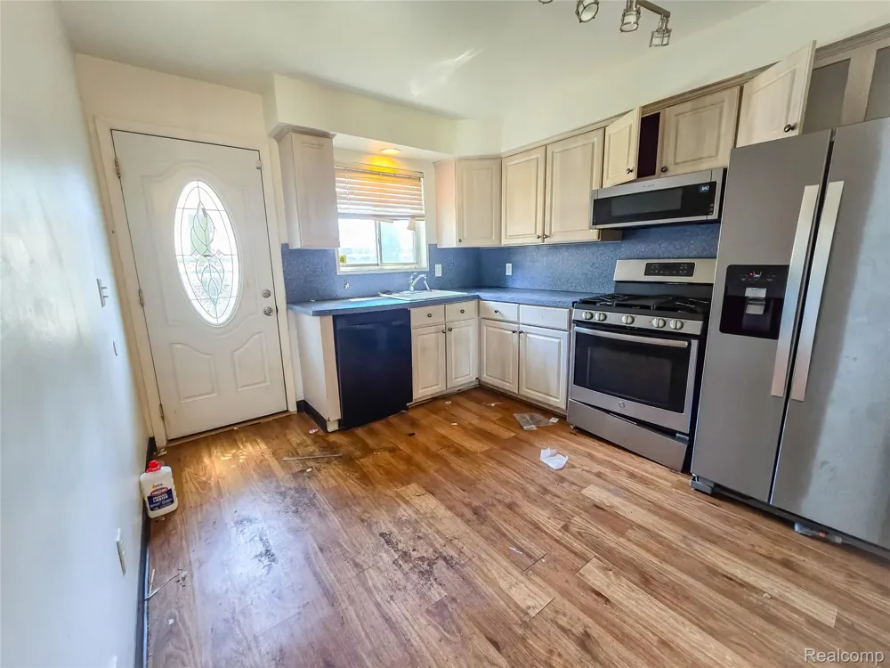 19942 Vernier Road Harper Woods City, MI 48225