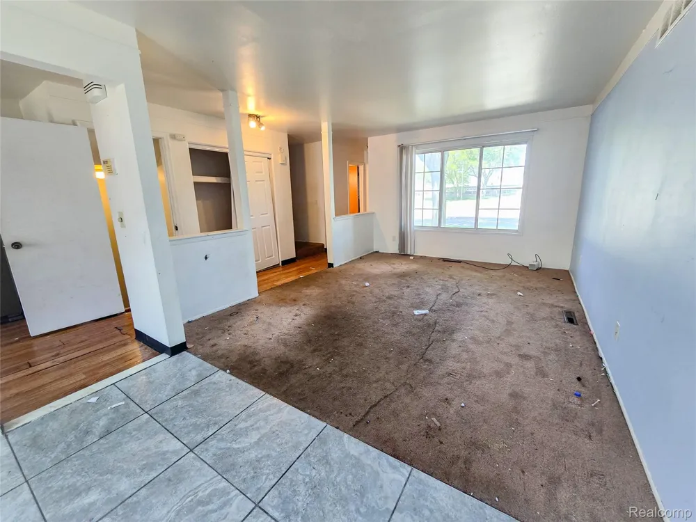19942 Vernier Road Harper Woods City, MI 48225