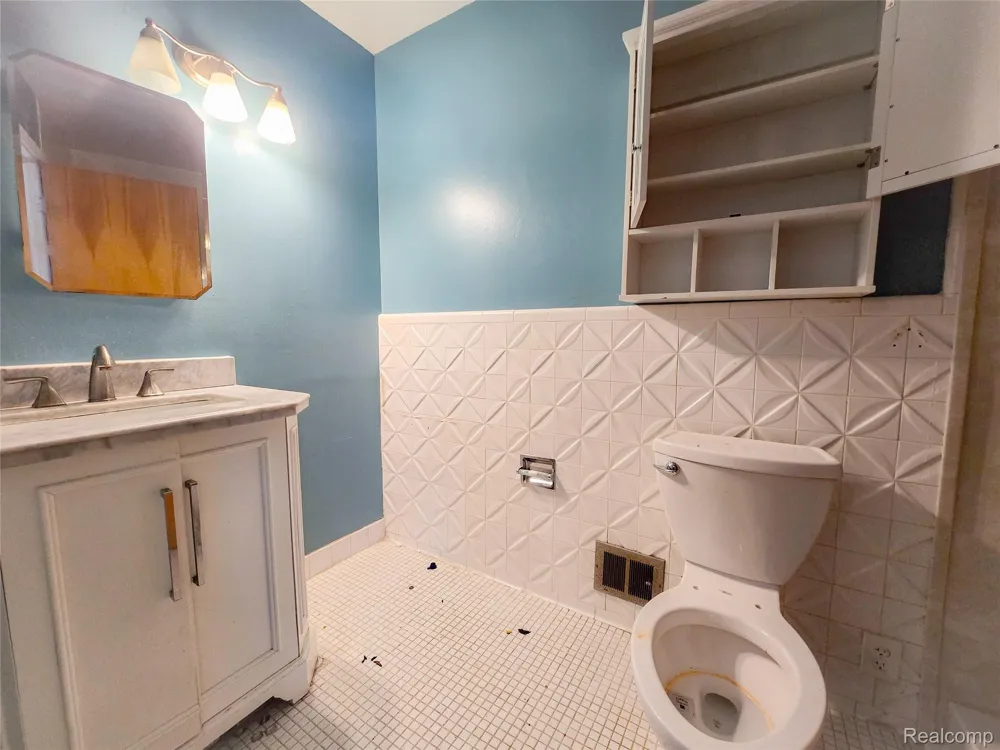 19942 Vernier Road Harper Woods City, MI 48225