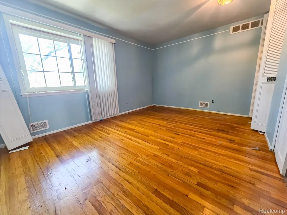 19942 Vernier Road Harper Woods City, MI 48225
