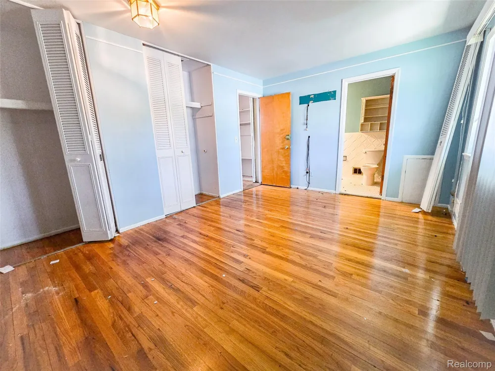 19942 Vernier Road Harper Woods City, MI 48225