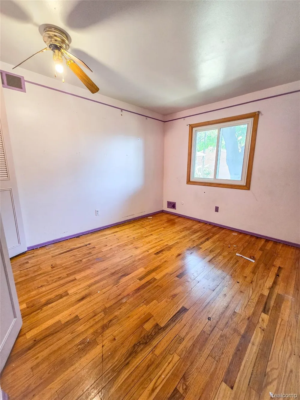 19942 Vernier Road Harper Woods City, MI 48225
