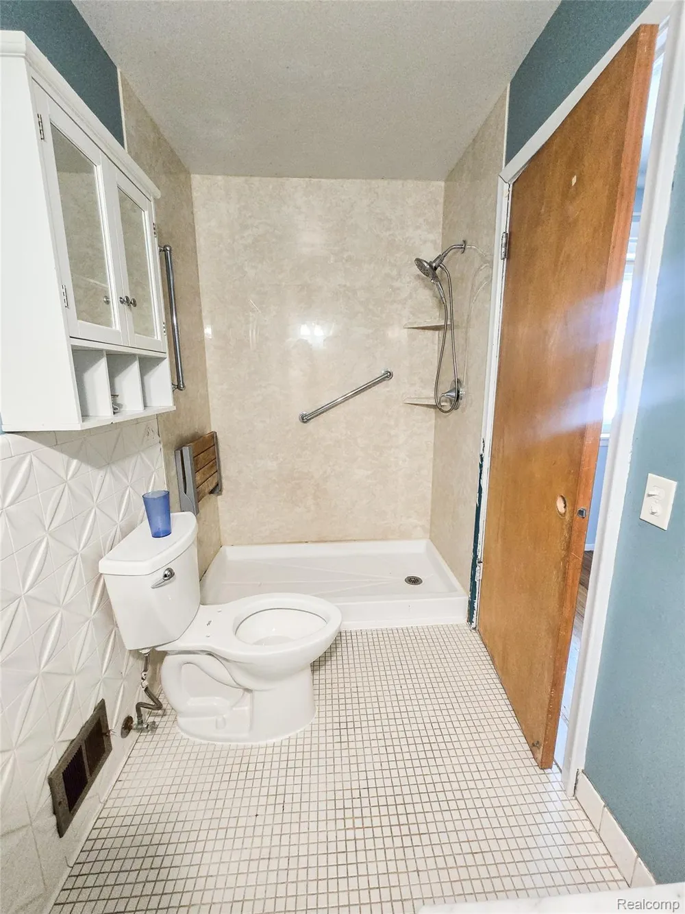 19942 Vernier Road Harper Woods City, MI 48225
