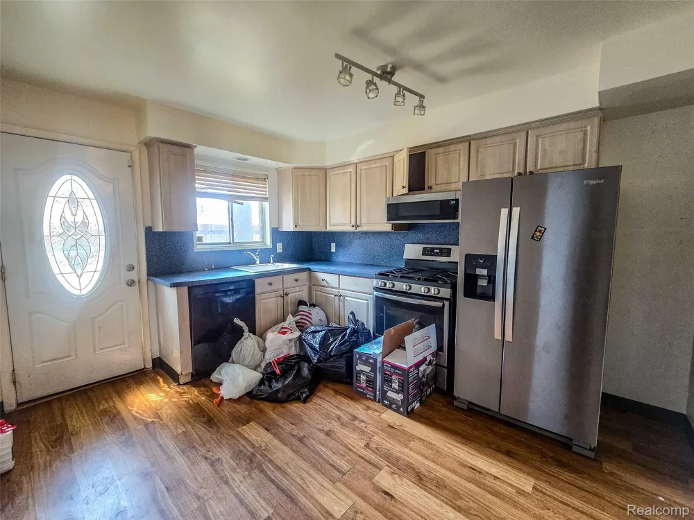 19942 Vernier Road Harper Woods City, MI 48225