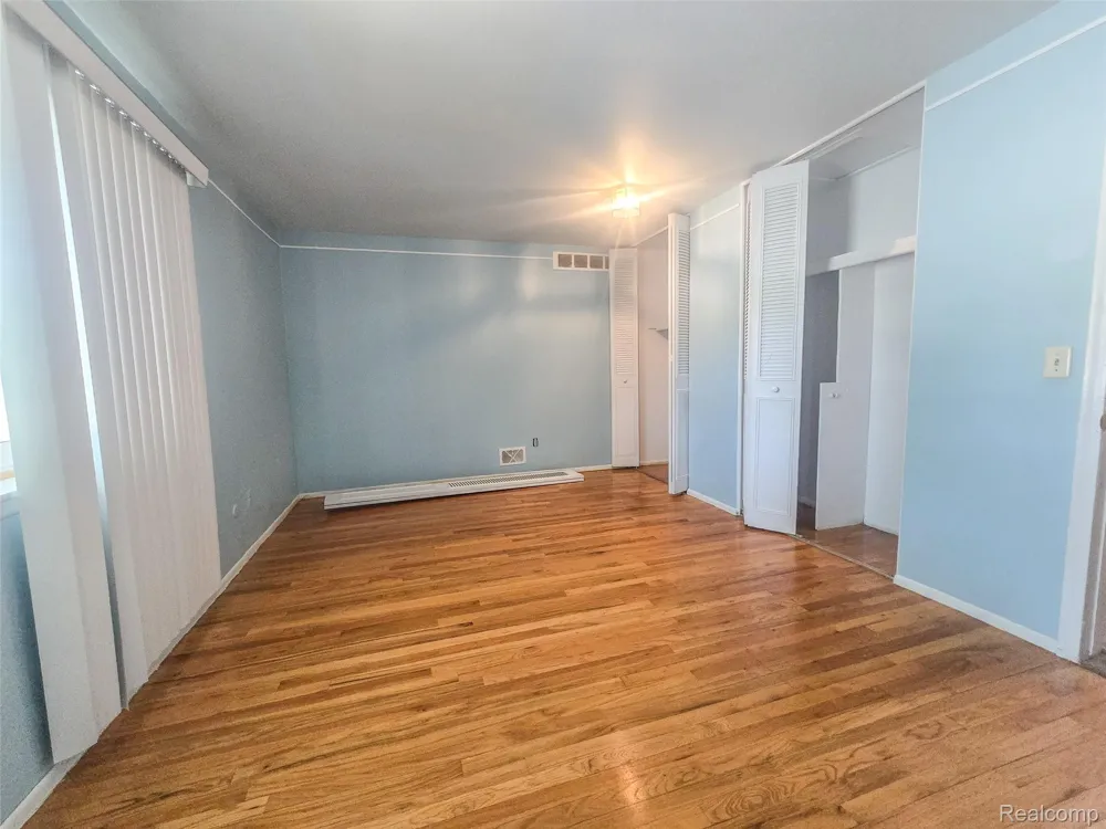 19942 Vernier Road Harper Woods City, MI 48225