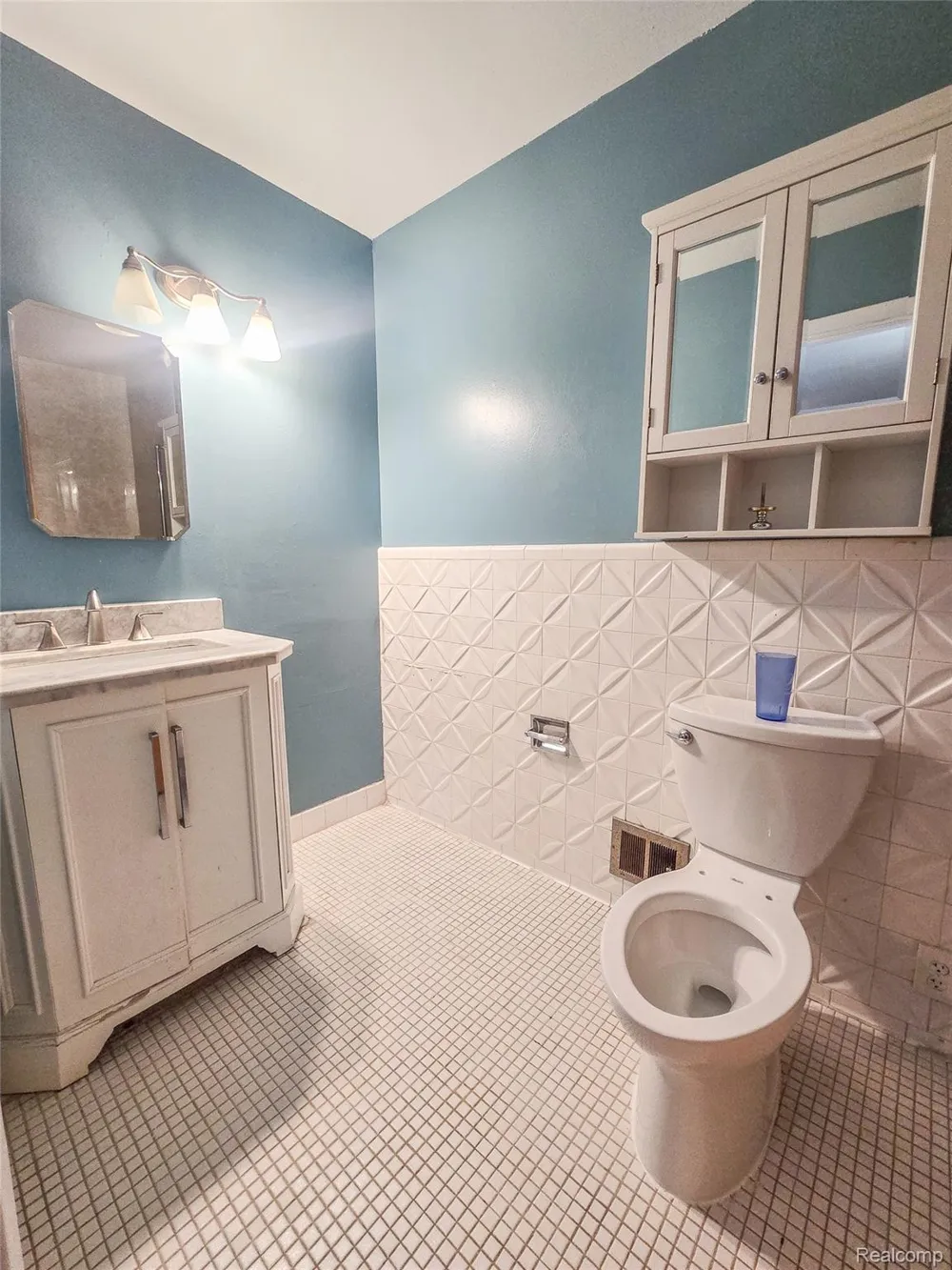 19942 Vernier Road Harper Woods City, MI 48225