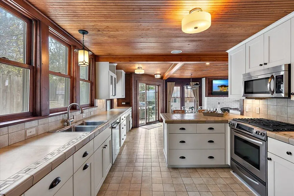 2448 Blue Bell Court Park Township, MI 49434