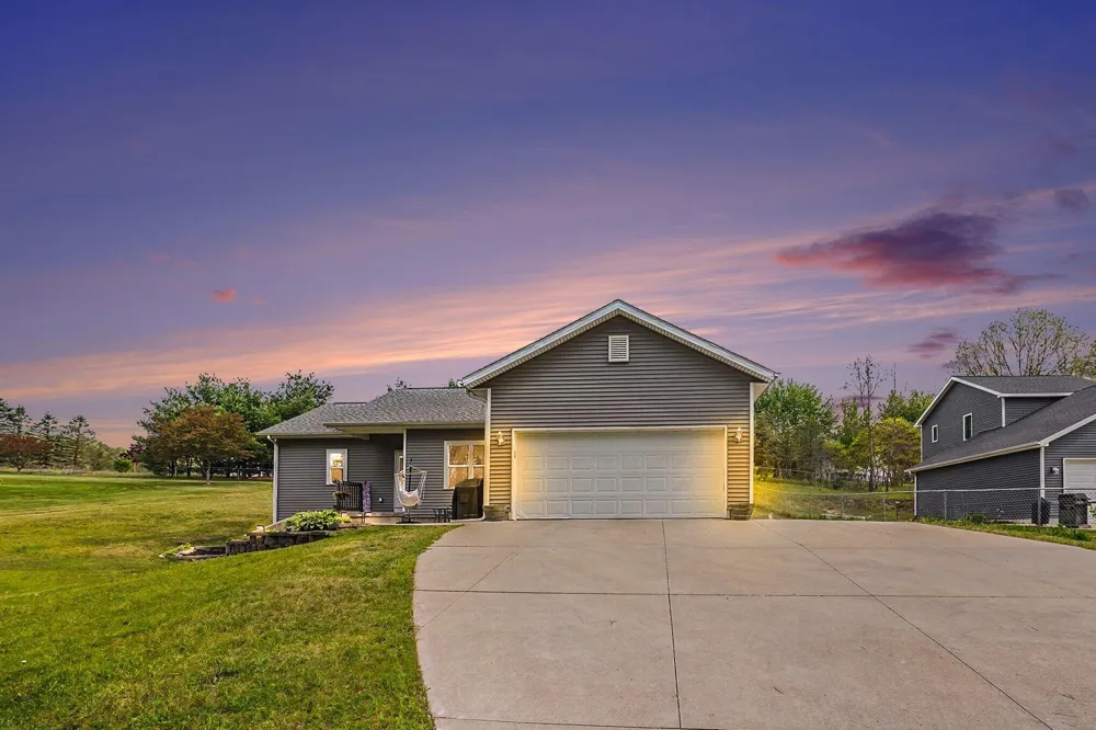 31800 Pine Ridge Circle Antwerp Township, MI 49065