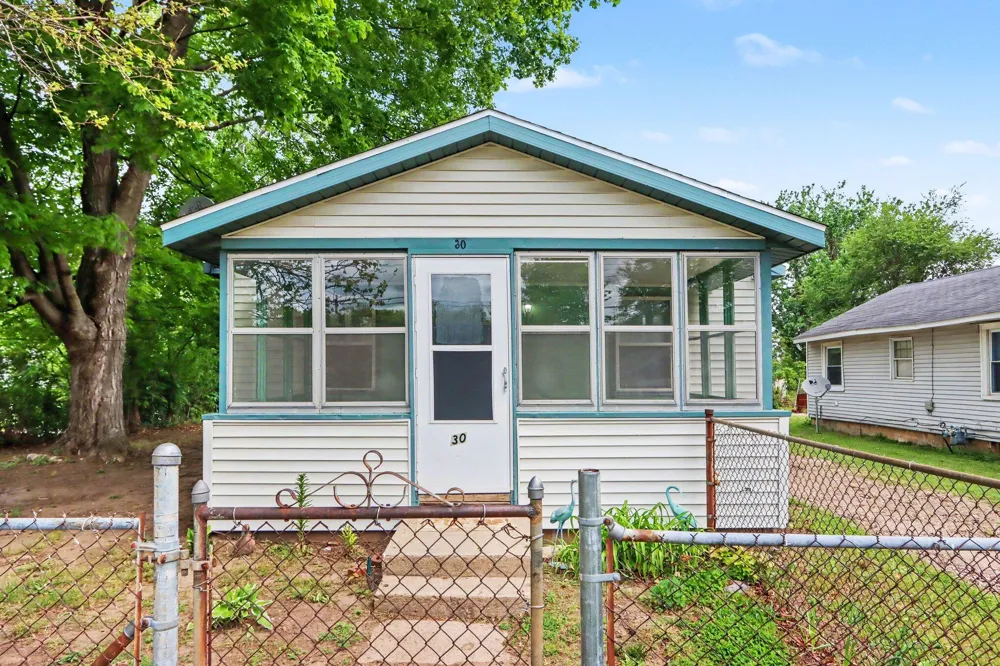30 Avenue B Springfield City, MI 49037