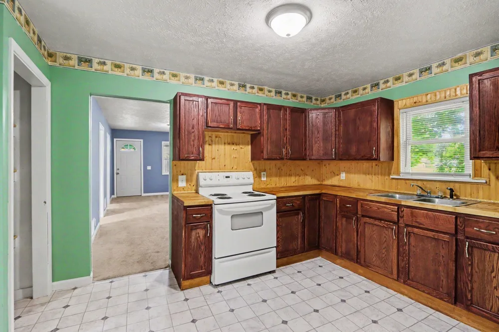 30 Avenue B Springfield City, MI 49037