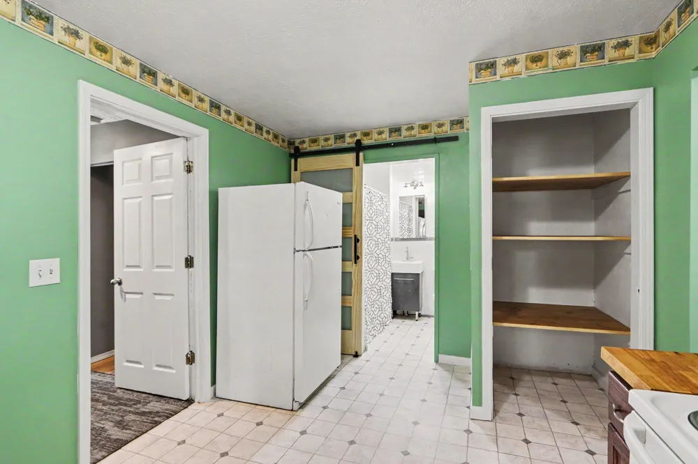 30 Avenue B Springfield City, MI 49037