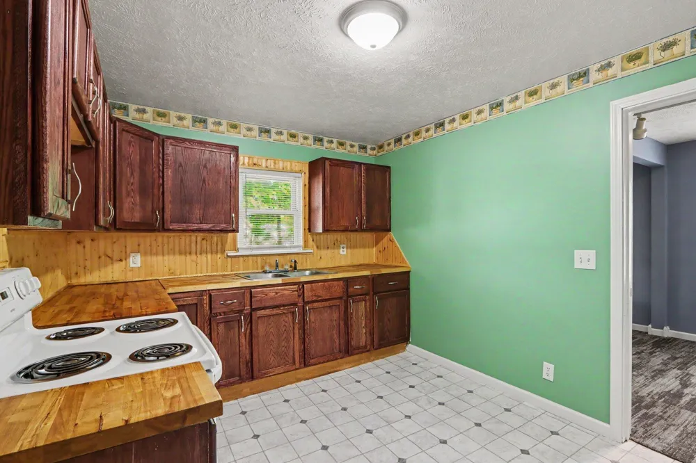 30 Avenue B Springfield City, MI 49037