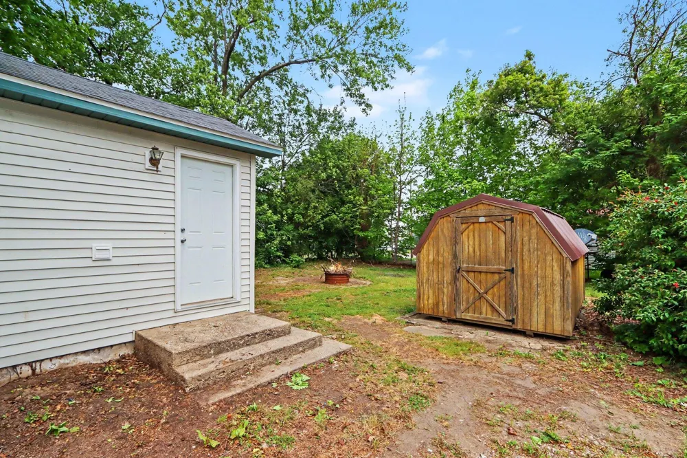 30 Avenue B Springfield City, MI 49037
