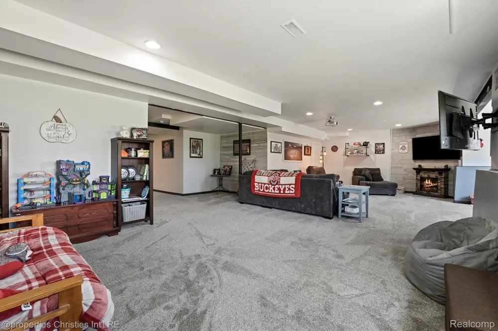 2721 Maize Loop Saline Township, MI 48176