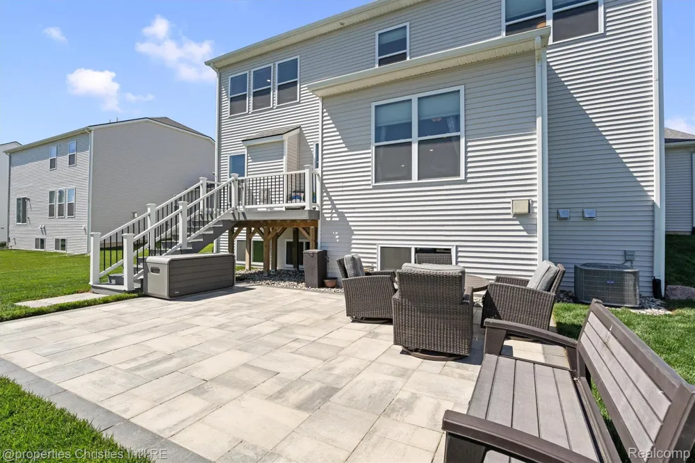 2721 Maize Loop Saline Township, MI 48176