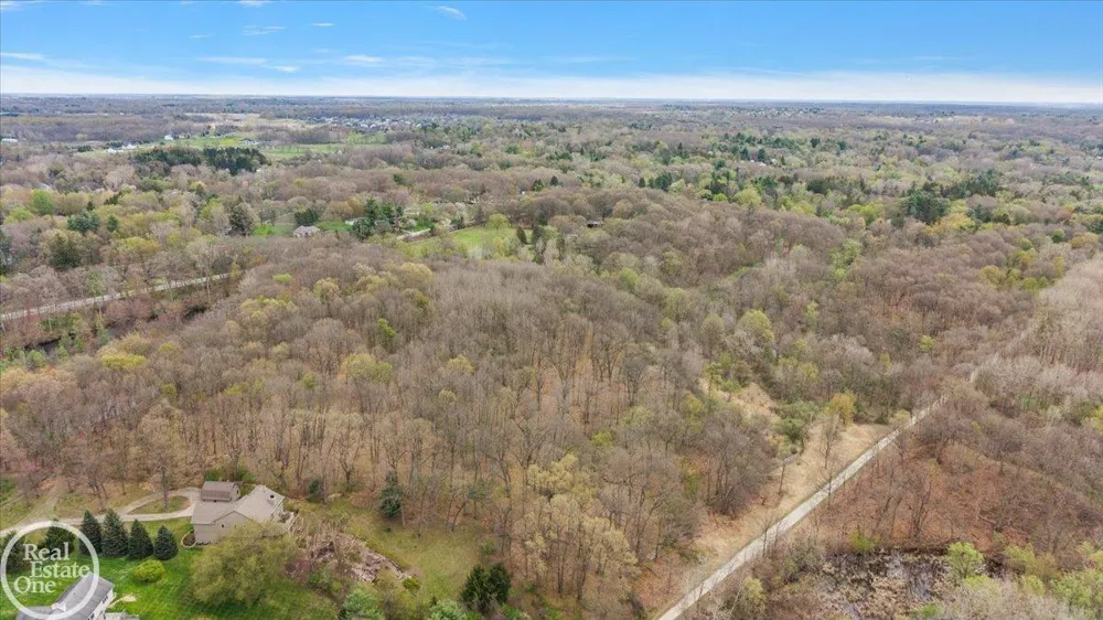 3750 Orion Road Oakland Charter Township, MI 48363