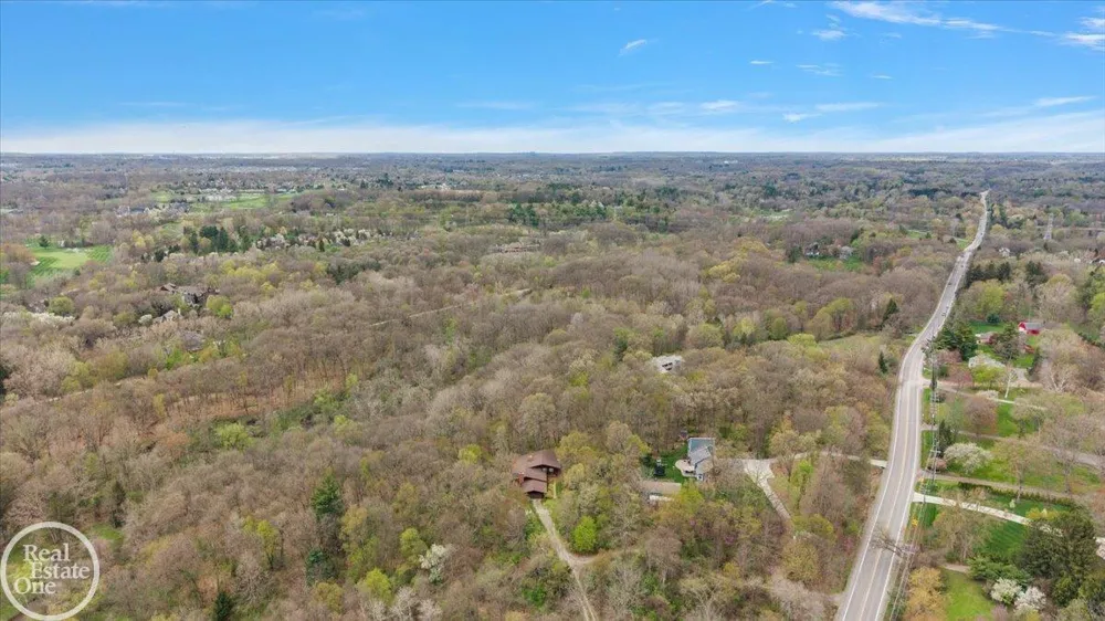 3750 Orion Road Oakland Charter Township, MI 48363