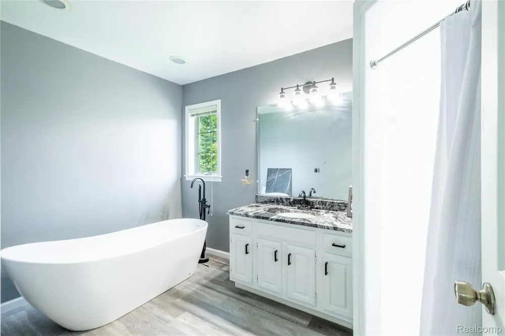 9359 Lochmoor Drive Davison Township, MI 48423