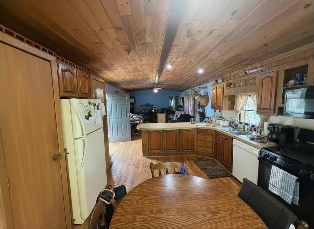 2245 Edgewood Surrey Township, MI 48622