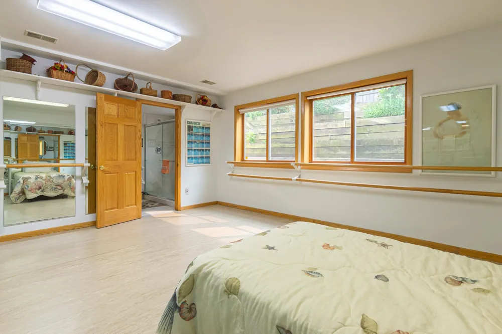 1210 Glenwood Drive Mt Pleasant City, MI 48858