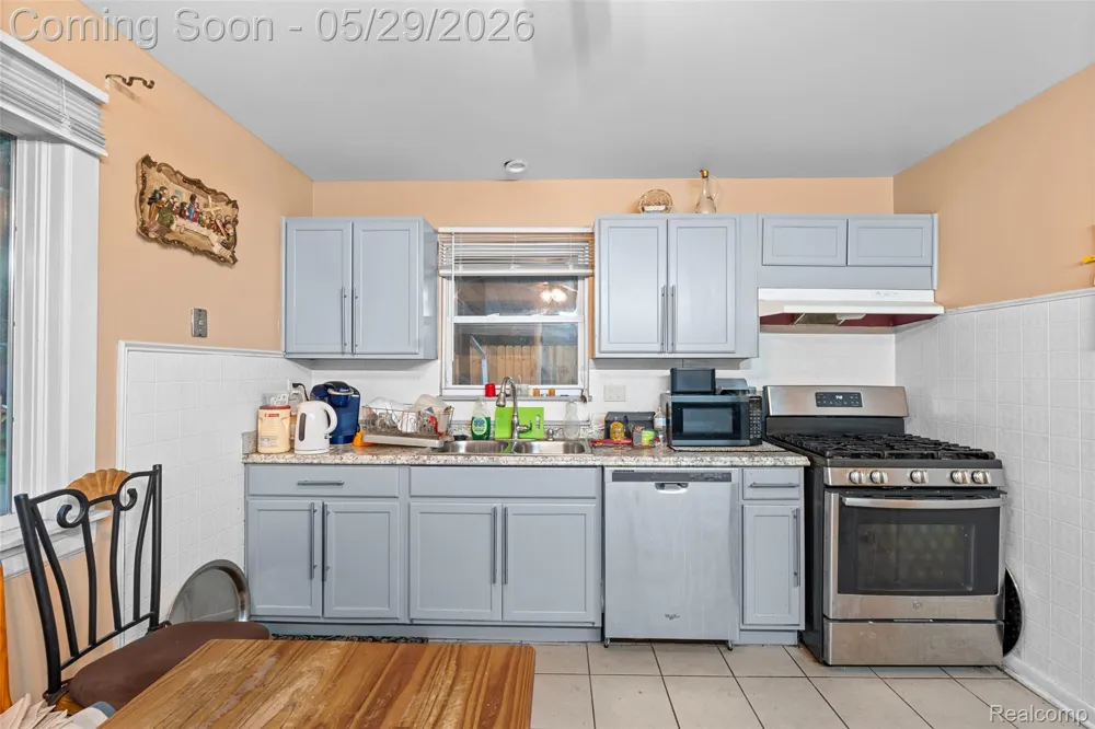 1579 Dulong Avenue Madison Heights City, MI 48071