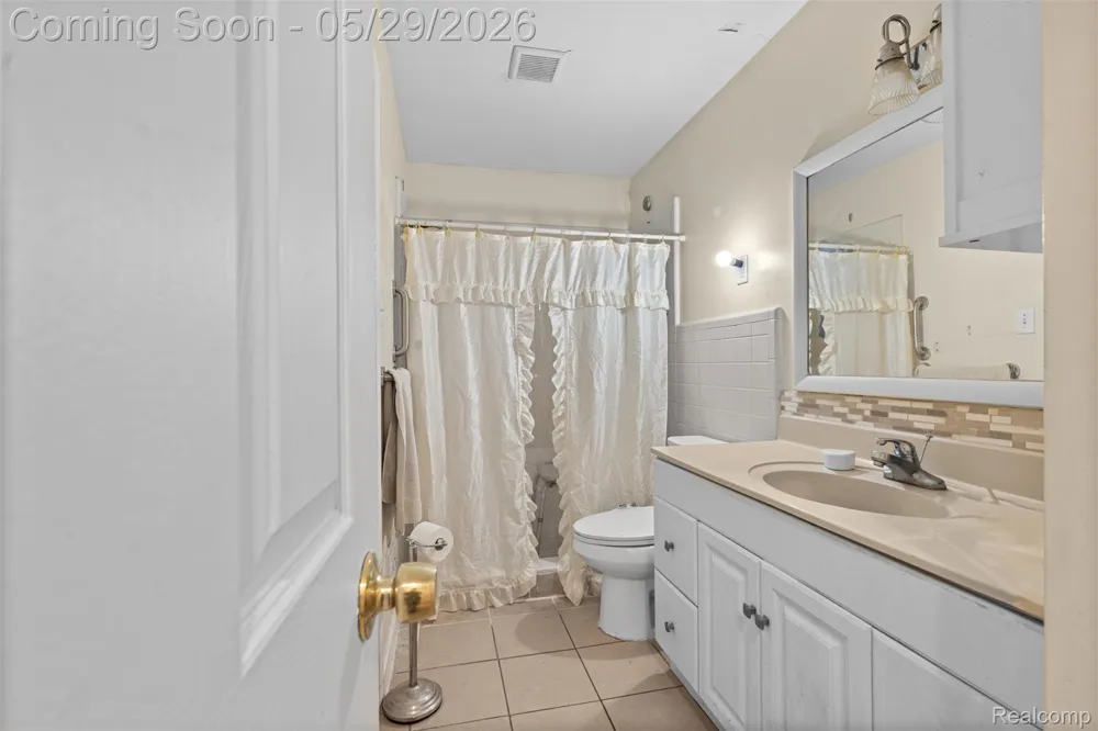 1579 Dulong Avenue Madison Heights City, MI 48071