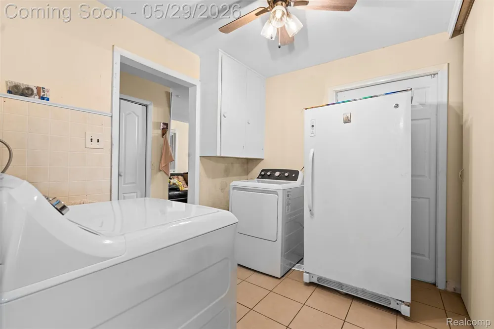 1579 Dulong Avenue Madison Heights City, MI 48071