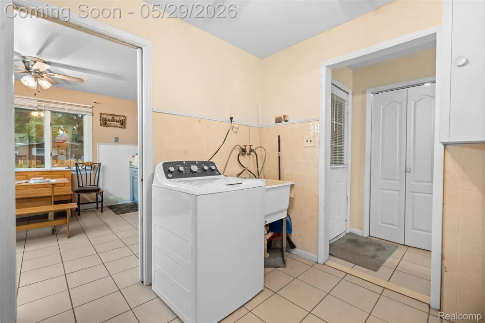 1579 Dulong Avenue Madison Heights City, MI 48071