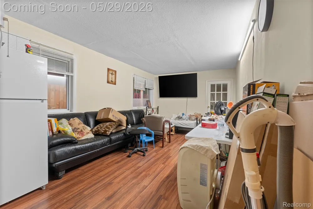 1579 Dulong Avenue Madison Heights City, MI 48071