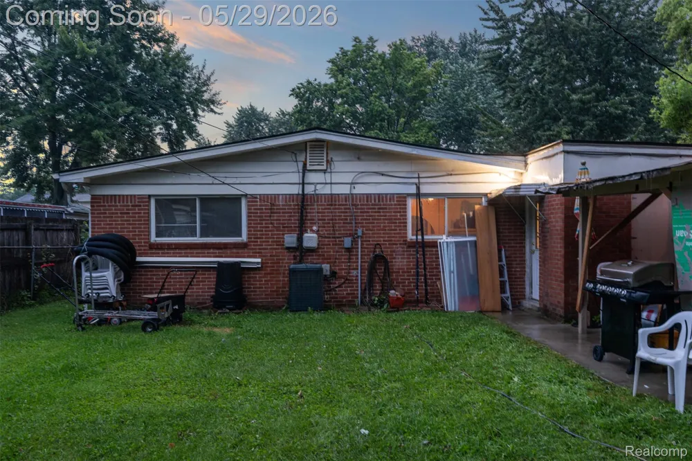 1579 Dulong Avenue Madison Heights City, MI 48071