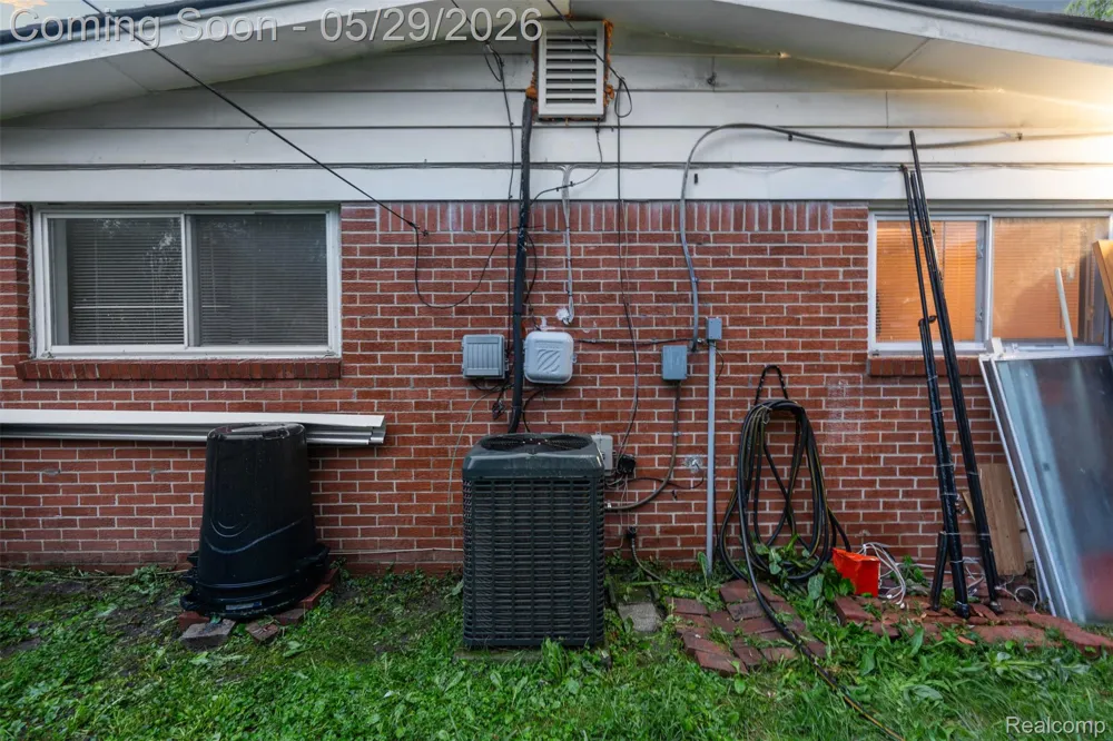 1579 Dulong Avenue Madison Heights City, MI 48071