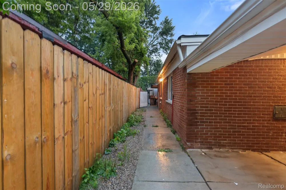 1579 Dulong Avenue Madison Heights City, MI 48071