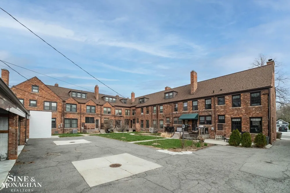 377 Rivard Boulevard Grosse Pointe City, MI 48230