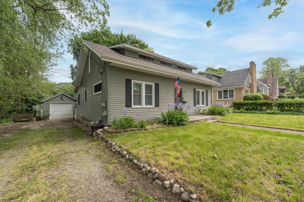 205 Parchmount Avenue Parchment City, MI 49004