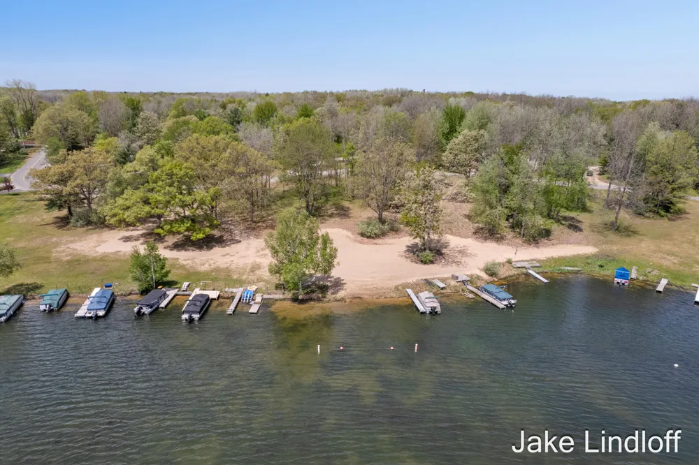 11014 E Royal Road Morton Township, MI 49346