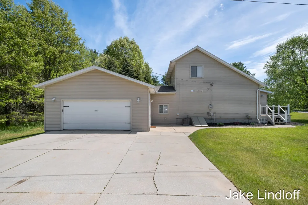 11014 E Royal Road Morton Township, MI 49346