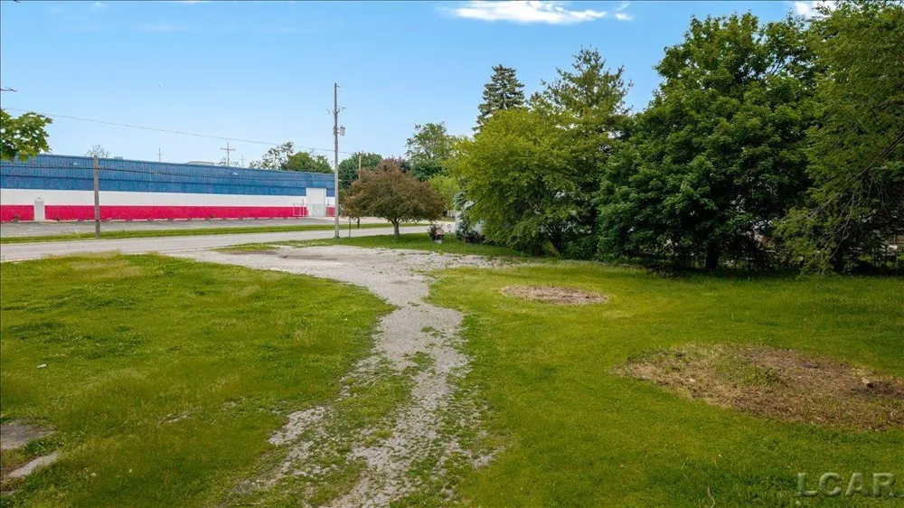 319 W Beecher Street Adrian City, MI 49221