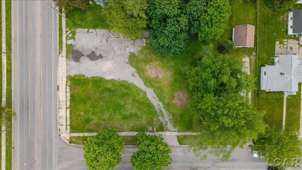 319 W Beecher Street Adrian City, MI 49221