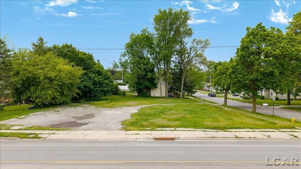 319 W Beecher Street Adrian City, MI 49221