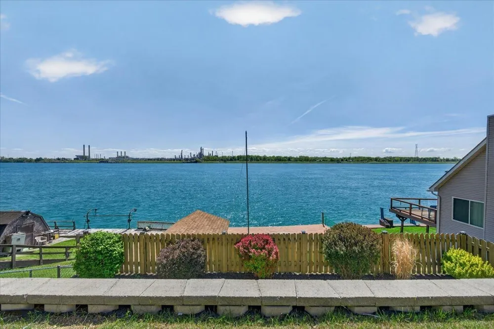 125 Gratiot Boulevard Marysville City, MI 48040